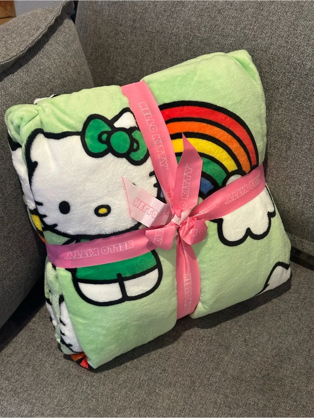 New! Hello Kitty Lucky Rainbow Plush Blanket Full/Queen 90x90 NWT Sanrio NWT